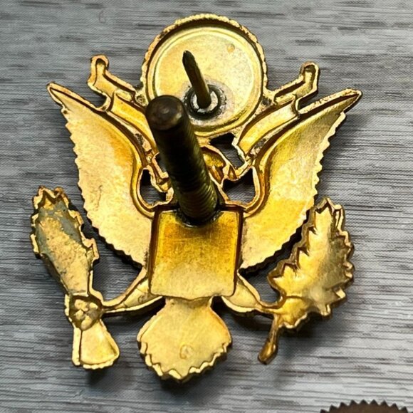 Vintage WWII US Military Brass Eagle Insignia Hat Pin Screw Back Emblem Badge - Picture 6 of 8